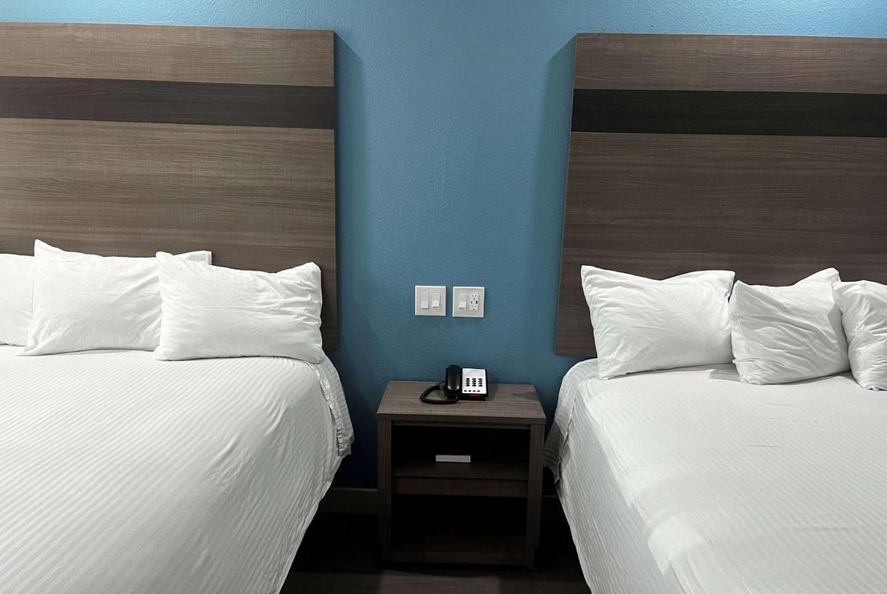 Hotel Baymont By Wyndham Freeport Texas Esterno foto